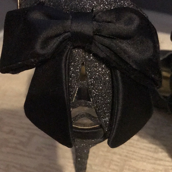 Sparkly stiletto with bow and heel detail - Picture 4 of 7